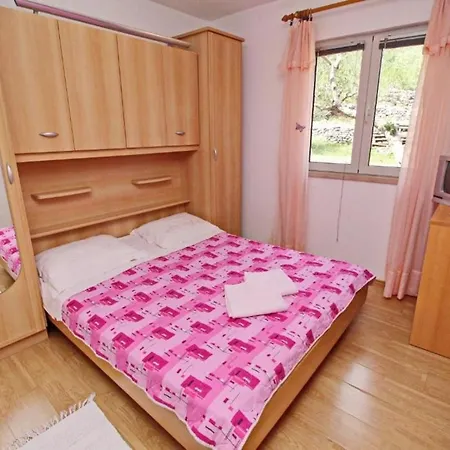 Relax - 50 M From Sea Apartman Lumbarda
