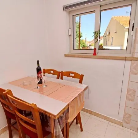 Relax - 50 M From Sea Apartman