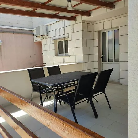 Apartman Relax - 50 M From Sea Lumbarda